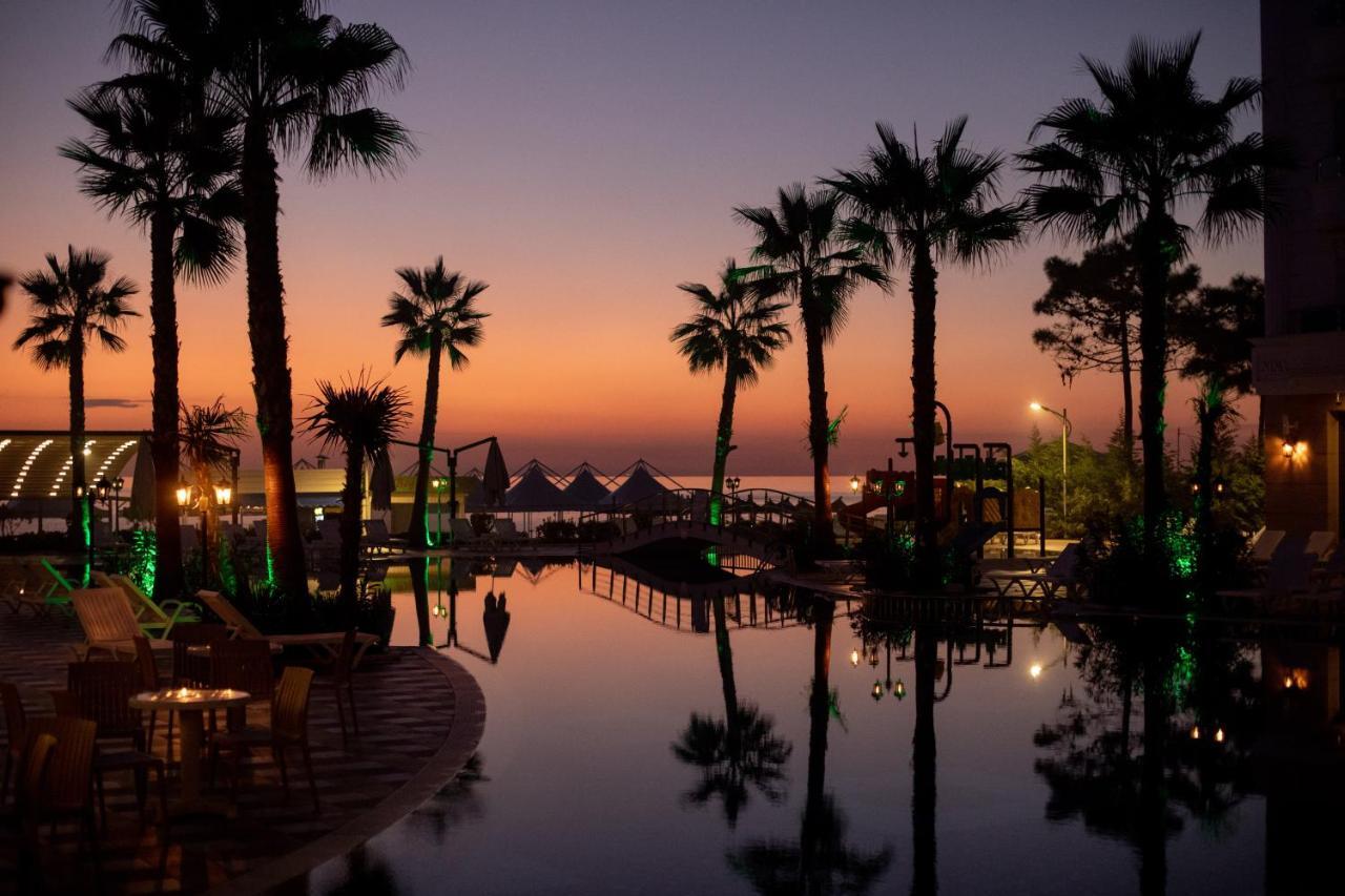 Grand Blue Fafa Resort & Spa Дуррес Екстер'єр фото